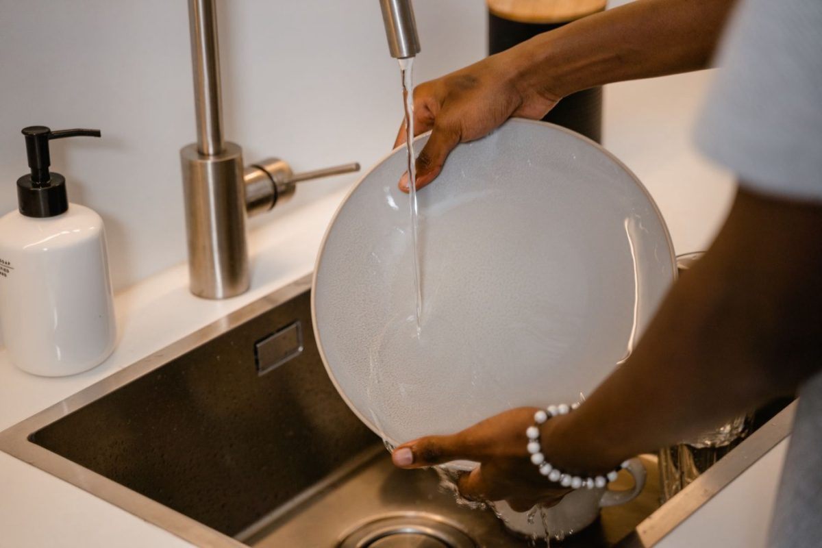 Réduire la consommation d'eau du lave-vaisselle en auberge