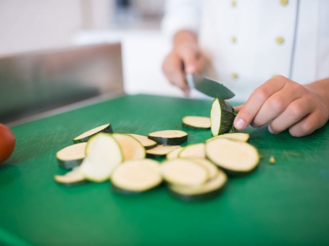Limiter le gaspillage alimentaire en auberge : guide pratique