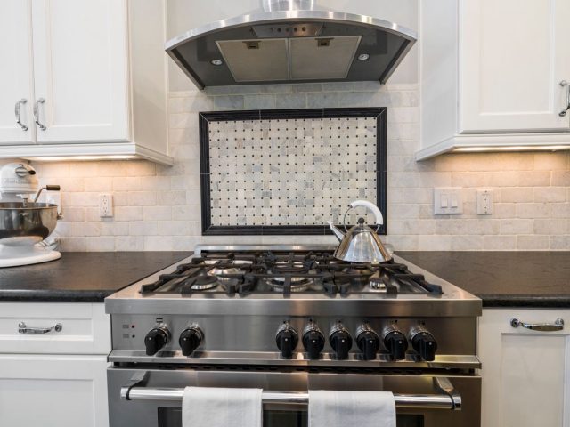Smeg ou Falcon : quelle cuisinière pour une auberge